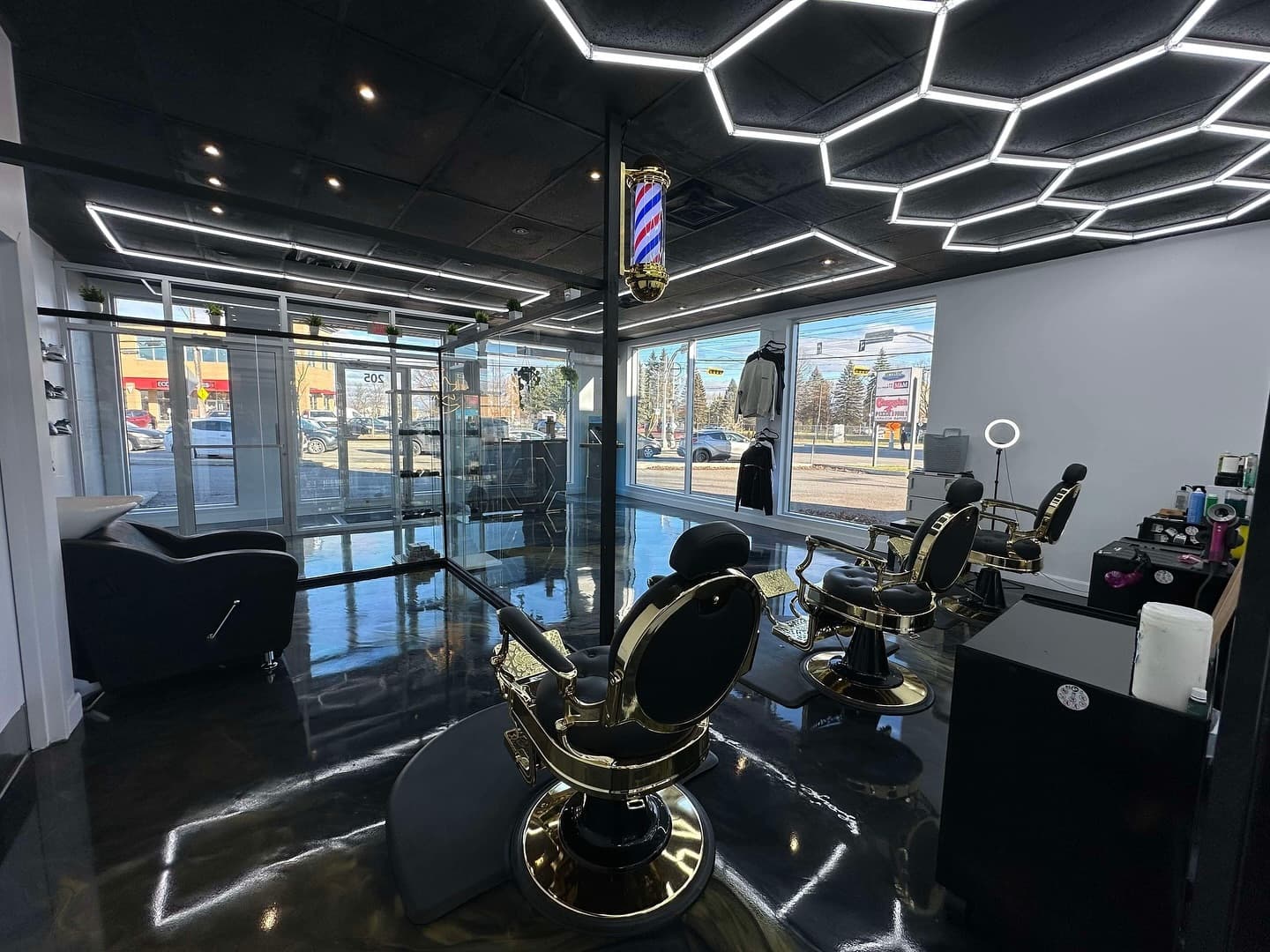 L’intérieur réel du salon La Frappe à Joliette